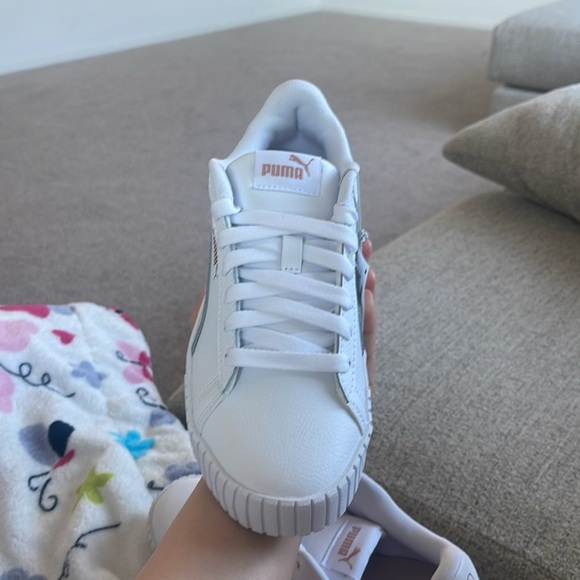 White and pink puma shoes - Picture 2 of 2